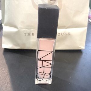 Natural Radiant long wear foundation